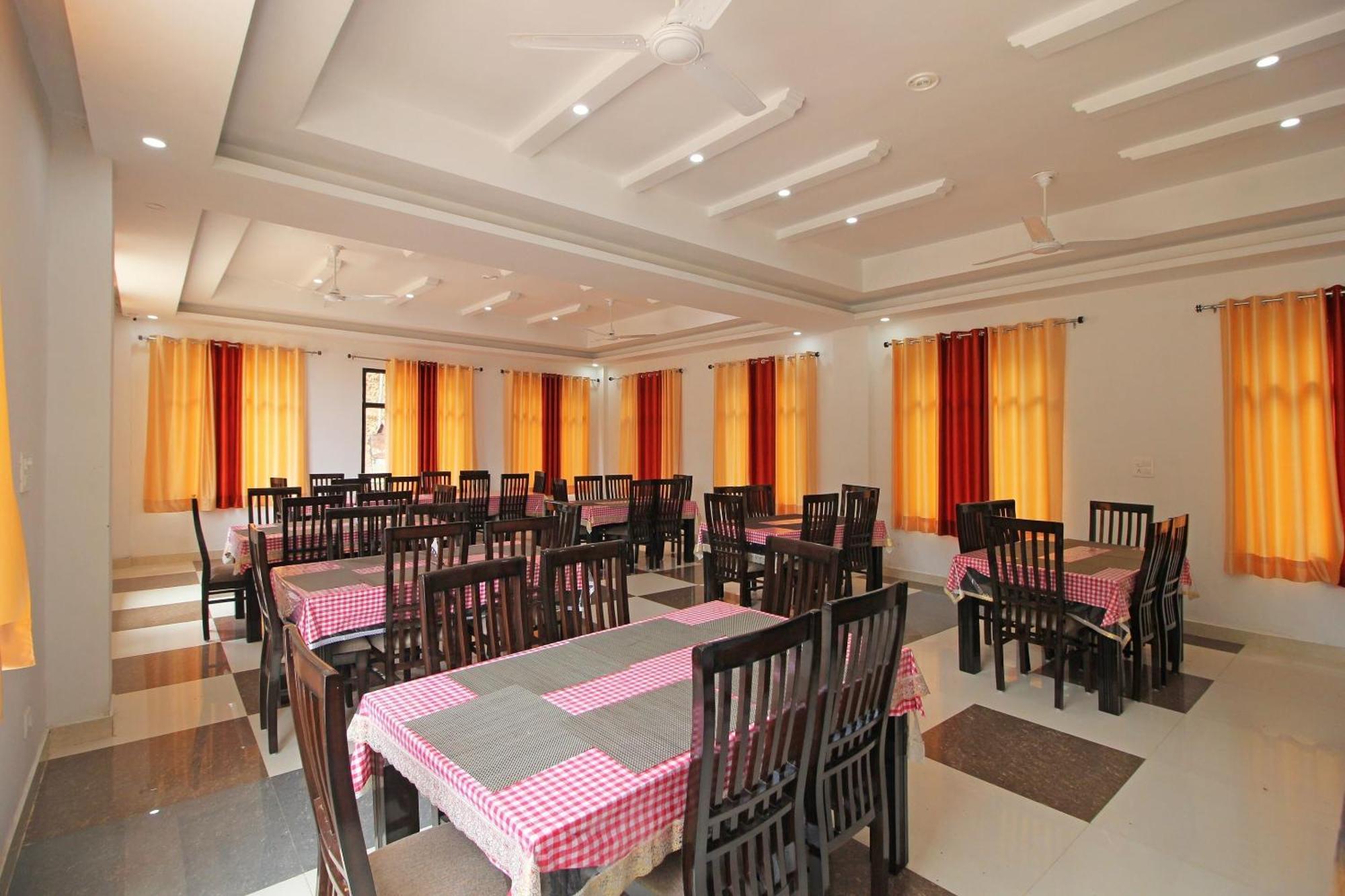 Oyo Hotel Chandni 다람샬라 외부 사진